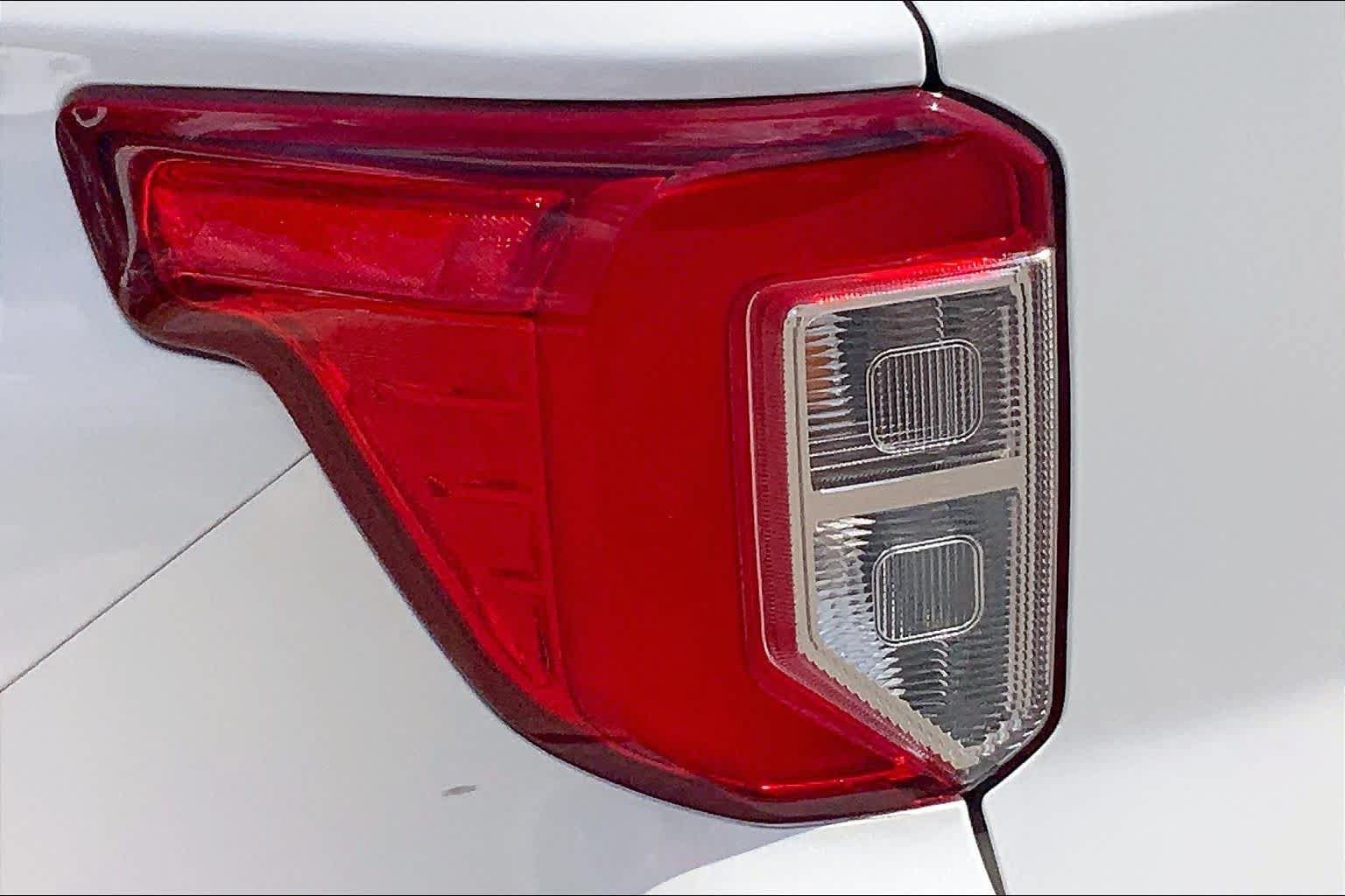 Certified 2022 Ford Explorer XLT w/ Equipment Group 202A AWD/4WD image 29