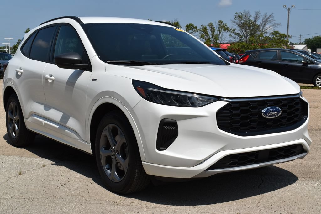 Certified 2024 Ford Escape ST-Line w/ Equipment Group 301A FWD image 3