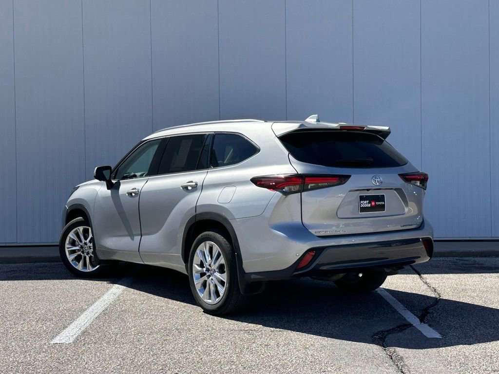 Used 2024 Toyota Highlander Limited AWD/4WD image 4