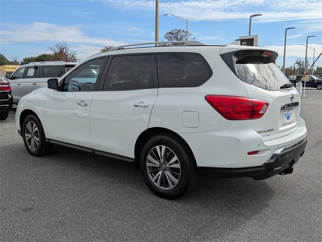 Used 2019 Nissan Pathfinder SV image 3