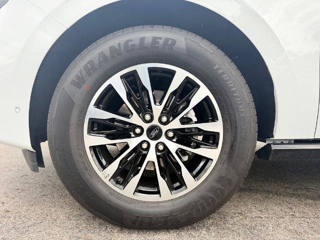 Certified 2025 Ford Expedition Platinum AWD/4WD image 2