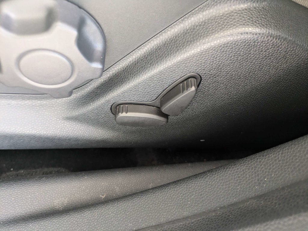 Certified 2018 Ford EcoSport SE w/ SE Convenience Package FWD image 20