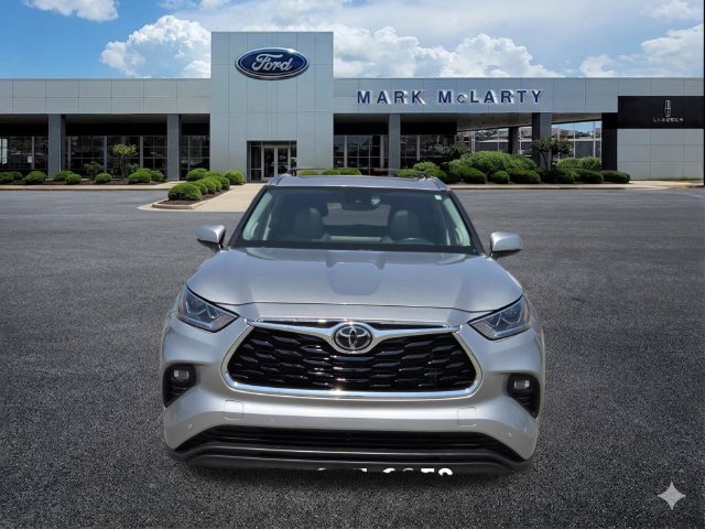Used 2023 Toyota Highlander Limited FWD image 8