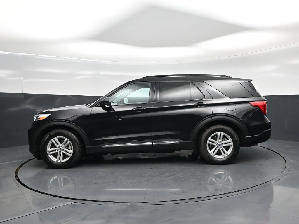 Certified 2024 Ford Explorer XLT RWD image 30