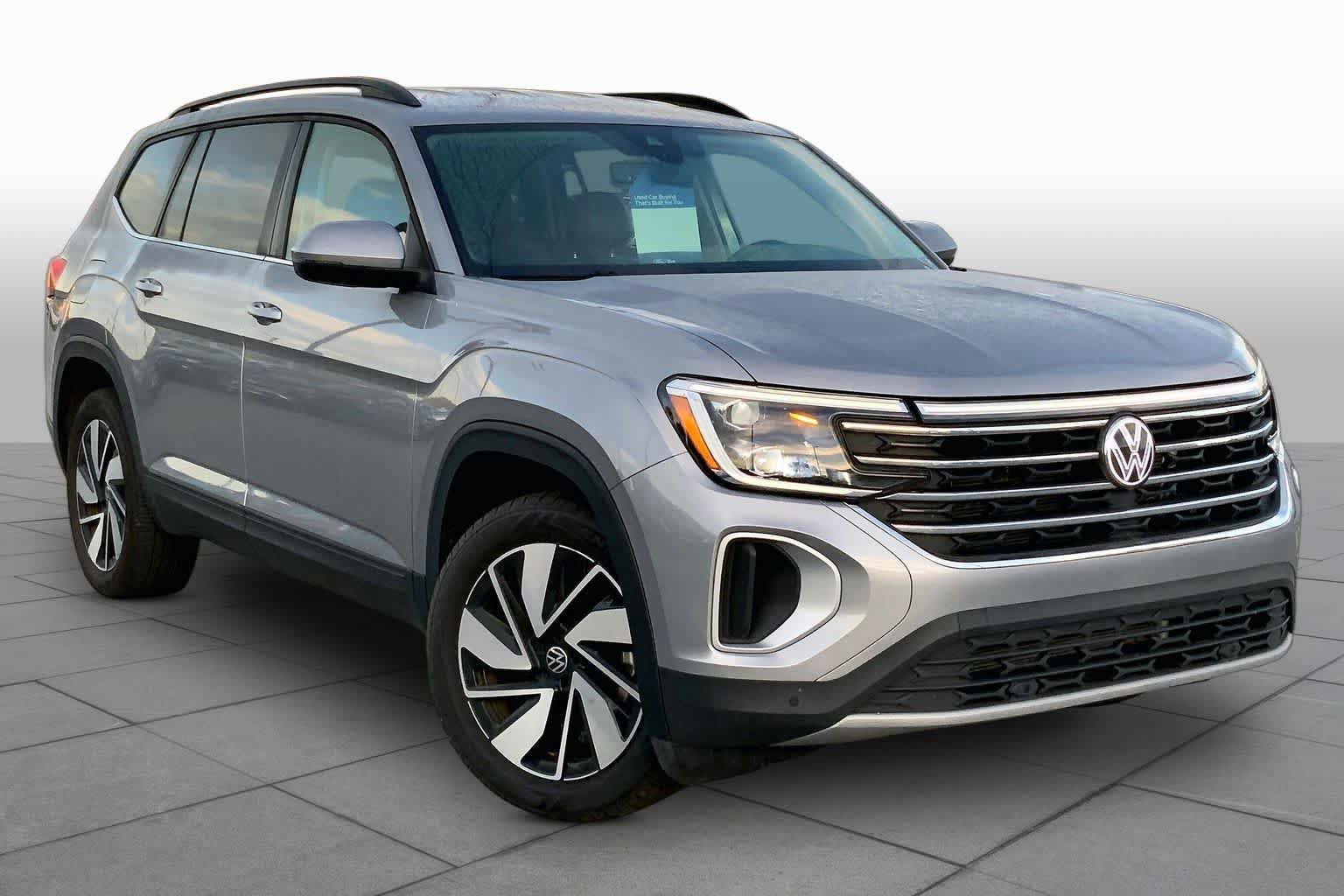 Used 2026 Volkswagen Atlas SE FWD image 2