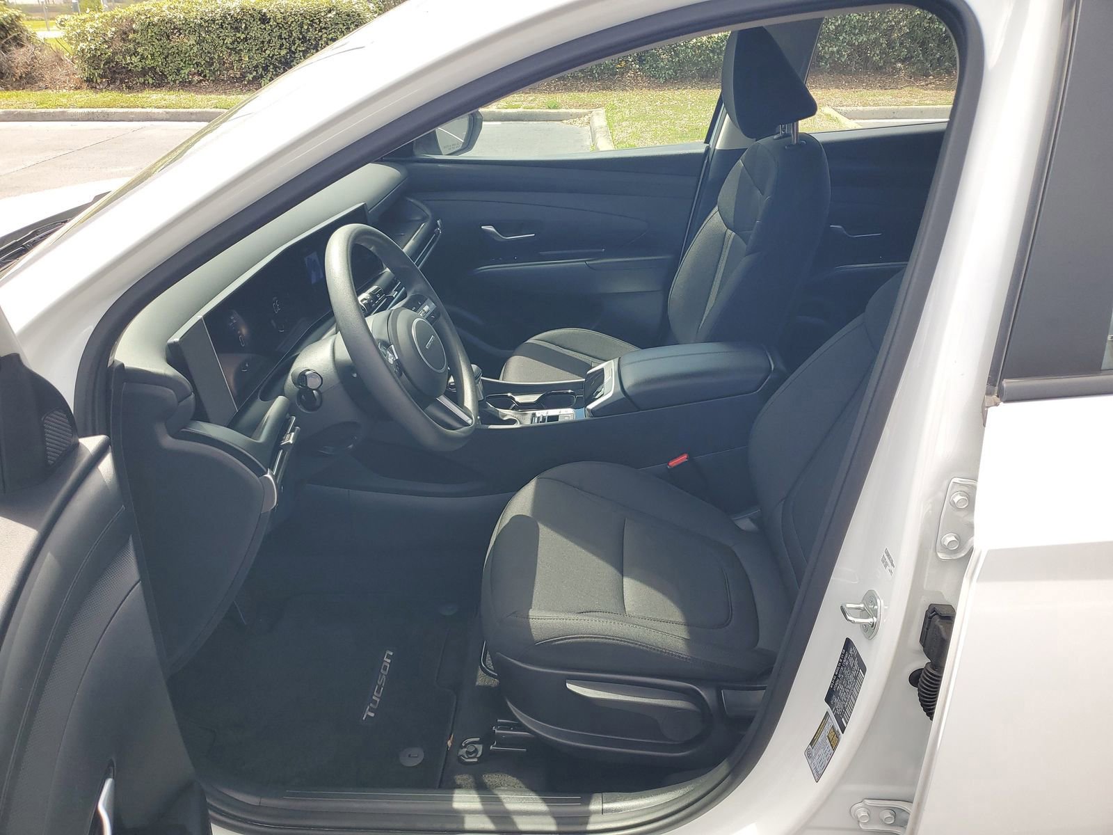 Used 2025 Hyundai Tucson SE image 16