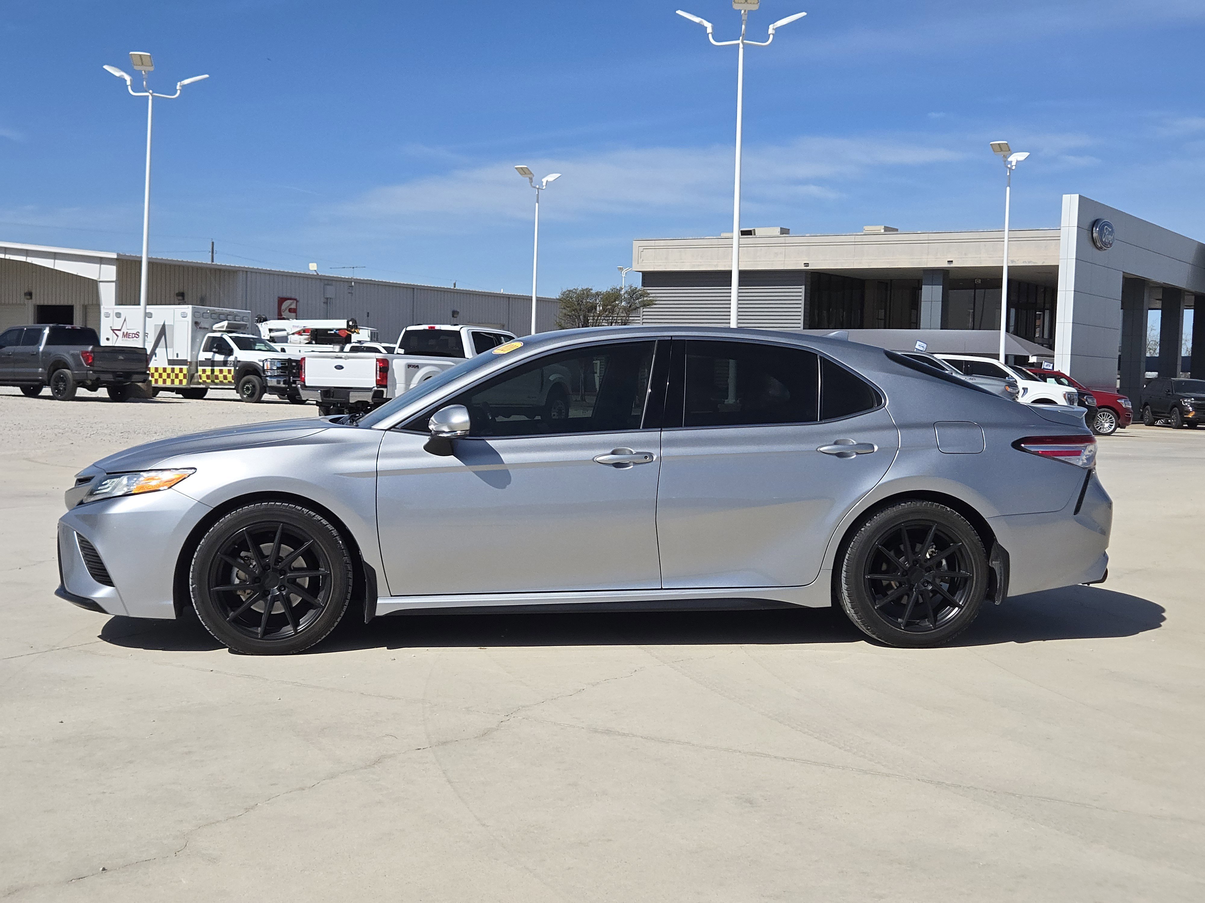Used 2020 Toyota Camry XSE image 2