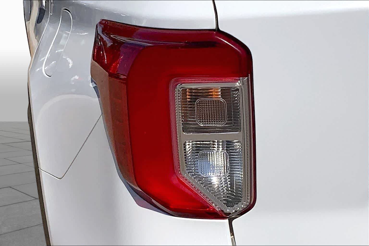 Certified 2021 Ford Explorer XLT w/ Equipment Group 202A AWD/4WD image 29