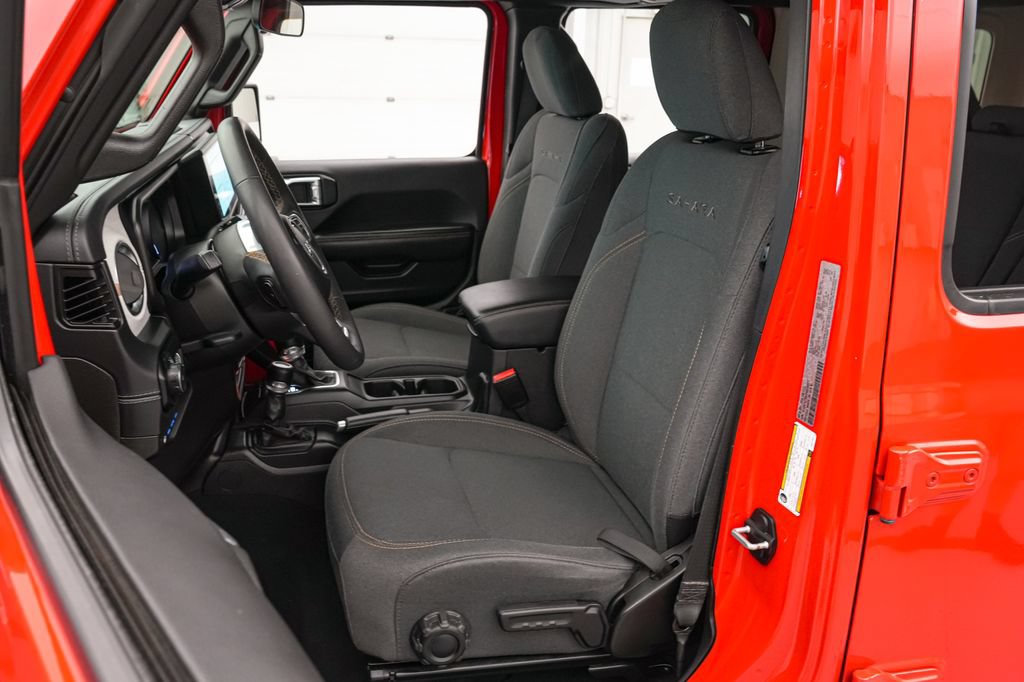 Used 2024 Jeep Wrangler Unlimited Sahara AWD/4WD image 13