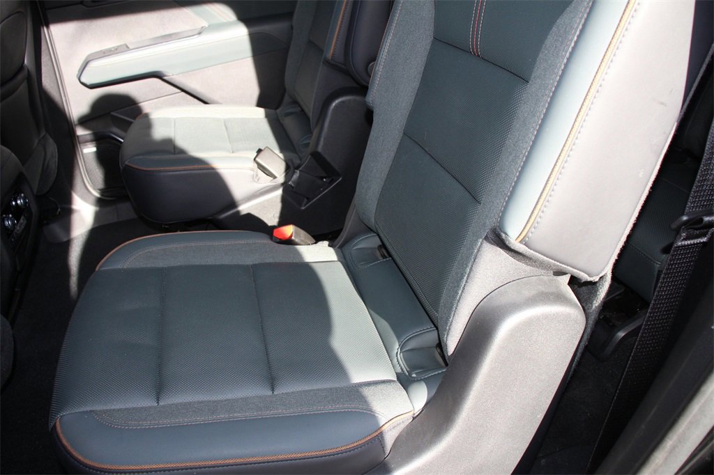 Used 2024 GMC Acadia AT4 w/ Luxury Package image 21