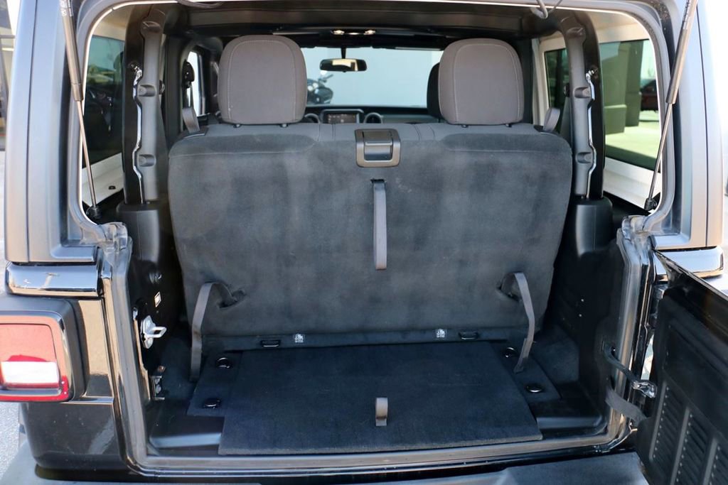 Used 2022 Jeep Wrangler Sport image 29