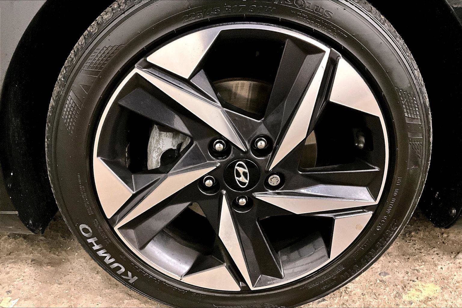 Used 2021 Hyundai Elantra SEL w/ Convenience + Premium Package image 8