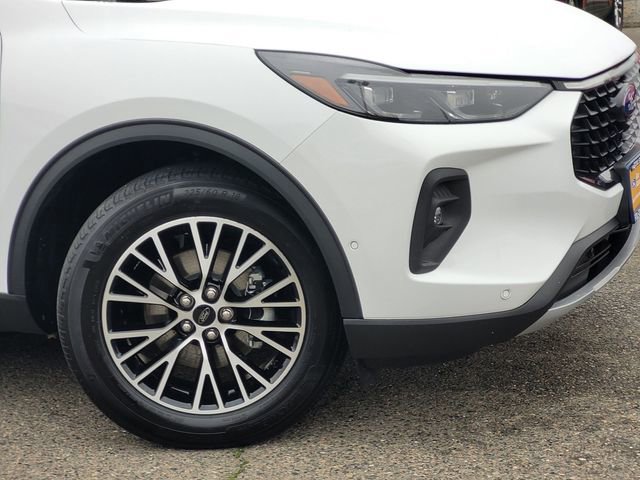 Certified 2023 Ford Escape SE w/ PHEV Premium Package image 6