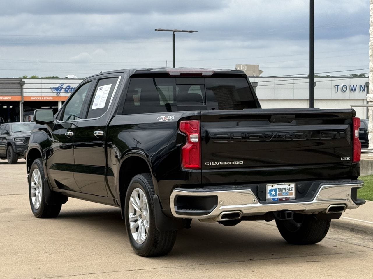 Used 2019 Chevrolet Silverado 1500 LTZ w/ LTZ Plus Package AWD/4WD image 5