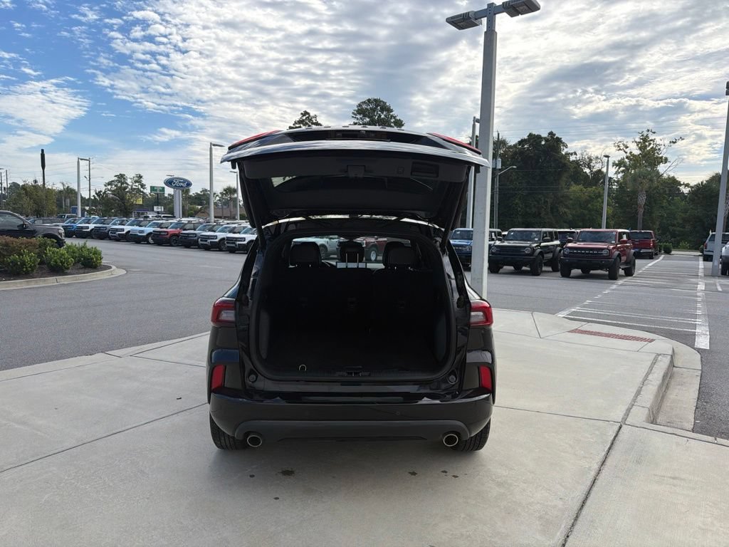 Certified 2023 Ford Escape ST-Line w/ Tech Pack #1 FWD image 7