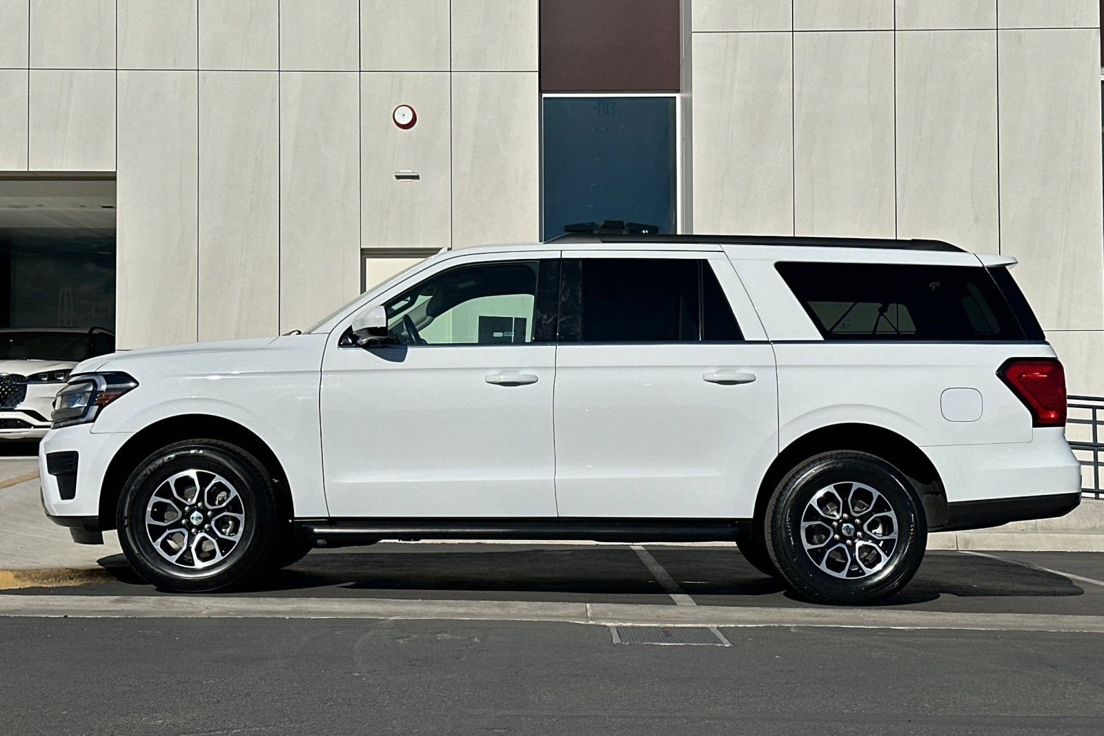 Certified 2024 Ford Expedition Max XLT RWD image 6