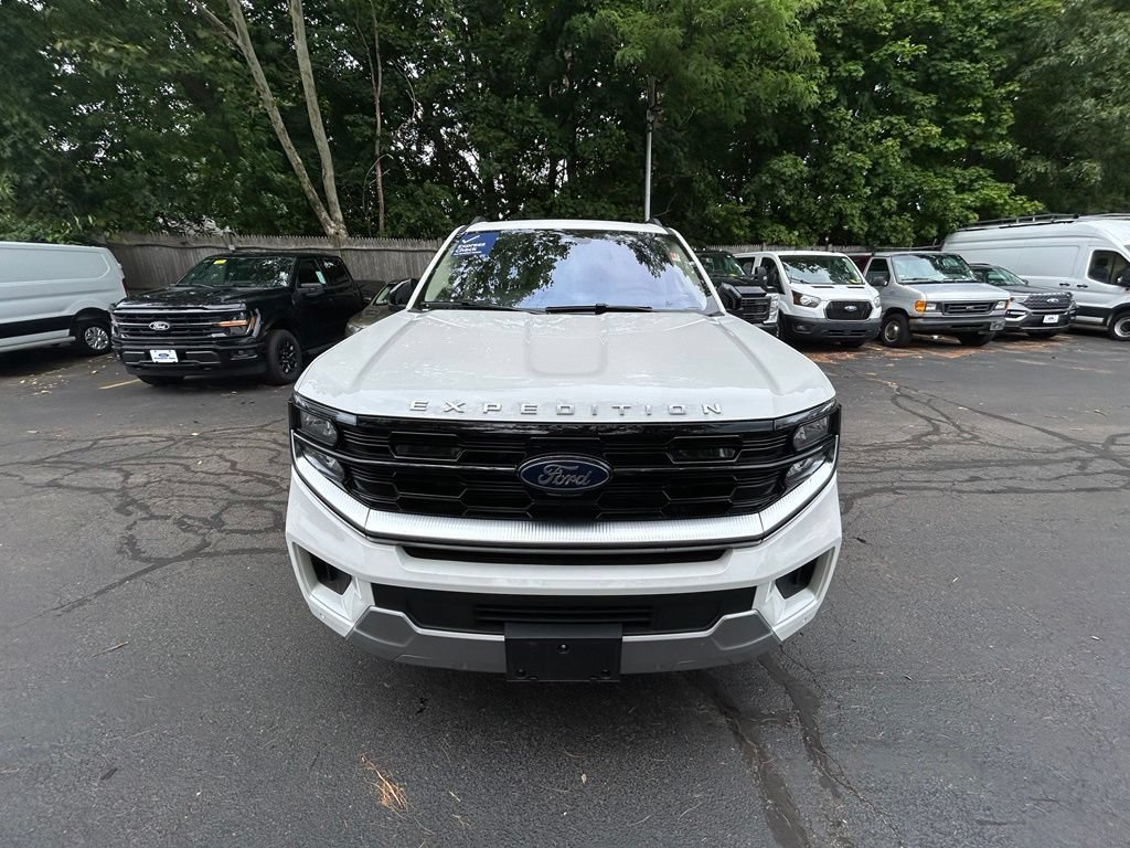 Certified 2025 Ford Expedition Platinum w/ Driver's Package AWD/4WD image 2