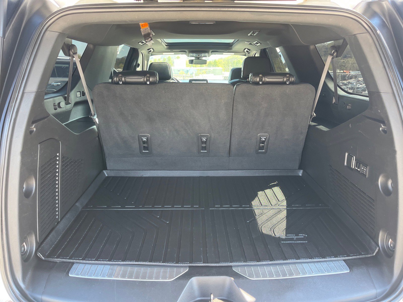 Used 2022 Chevrolet Suburban RST w/ Luxury Package image 19