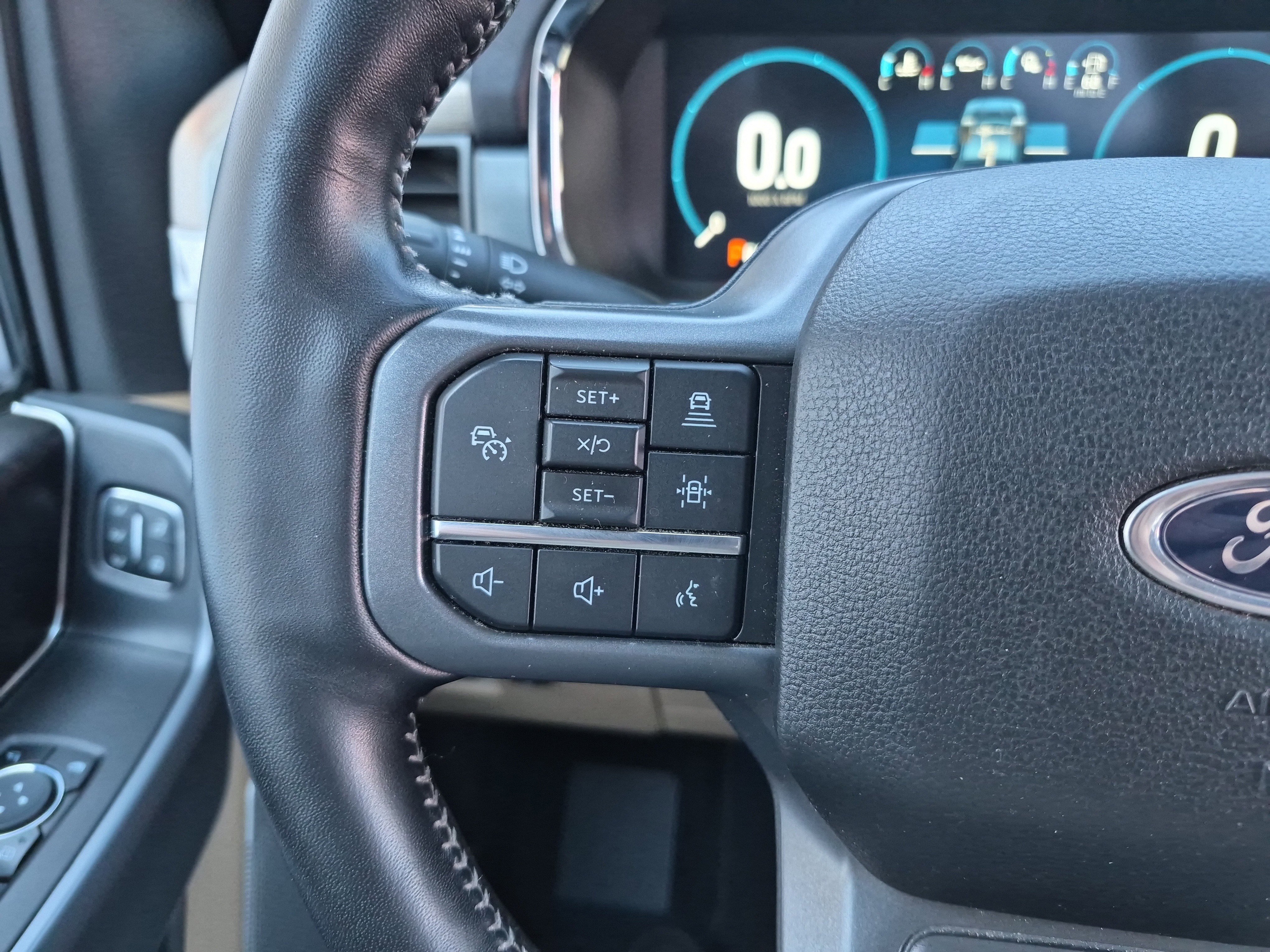 Certified 2023 Ford F150 Lariat w/ Equipment Group 502A High image 28