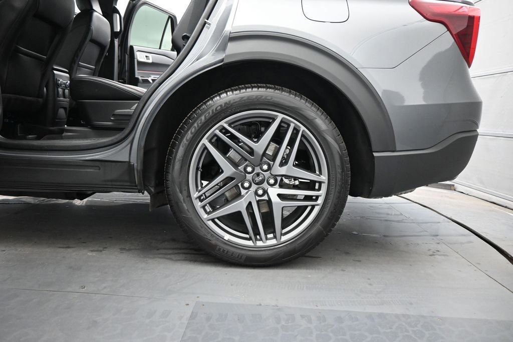 Certified 2024 Ford Explorer ST-Line w/ Class IV Trailer Tow Package RWD image 19
