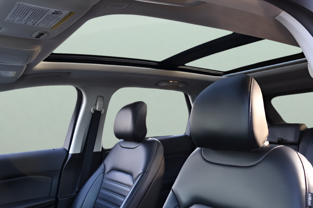 Certified 2019 Ford Edge SEL w/ Equipment Group 201A AWD/4WD image 16