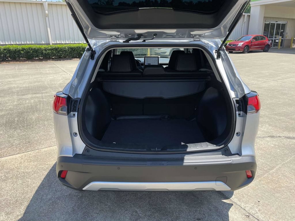 Used 2026 Toyota Corolla Cross XLE FWD image 10