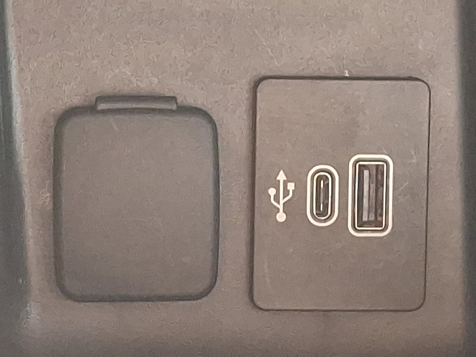 Certified 2025 Ford Explorer Active w/ Active Comfort Package image 23