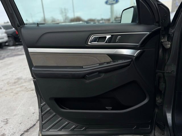 Certified 2017 Ford Explorer XLT w/ Equipment Group 202A image 10