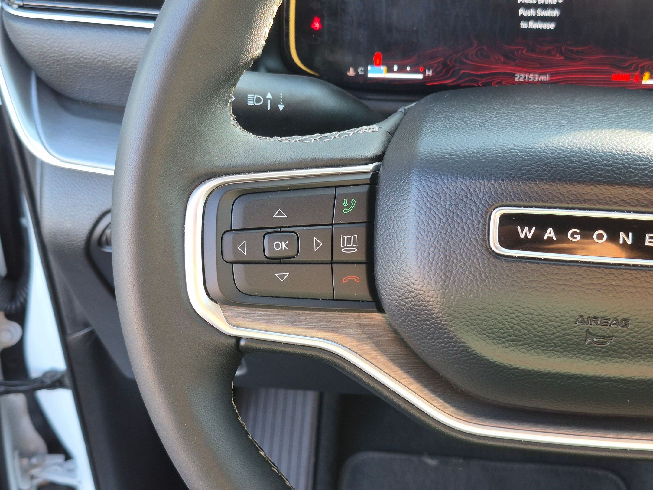 Used 2025 Jeep Wagoneer L Series II AWD/4WD image 20