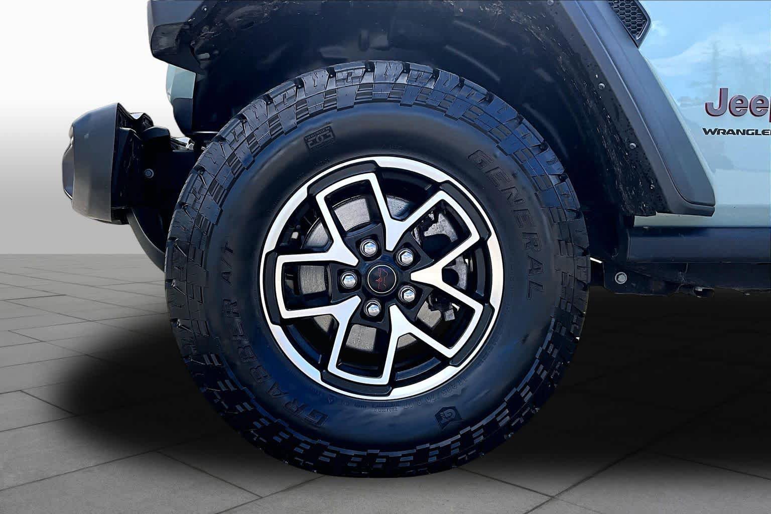 Used 2024 Jeep Wrangler Unlimited Rubicon AWD/4WD image 11