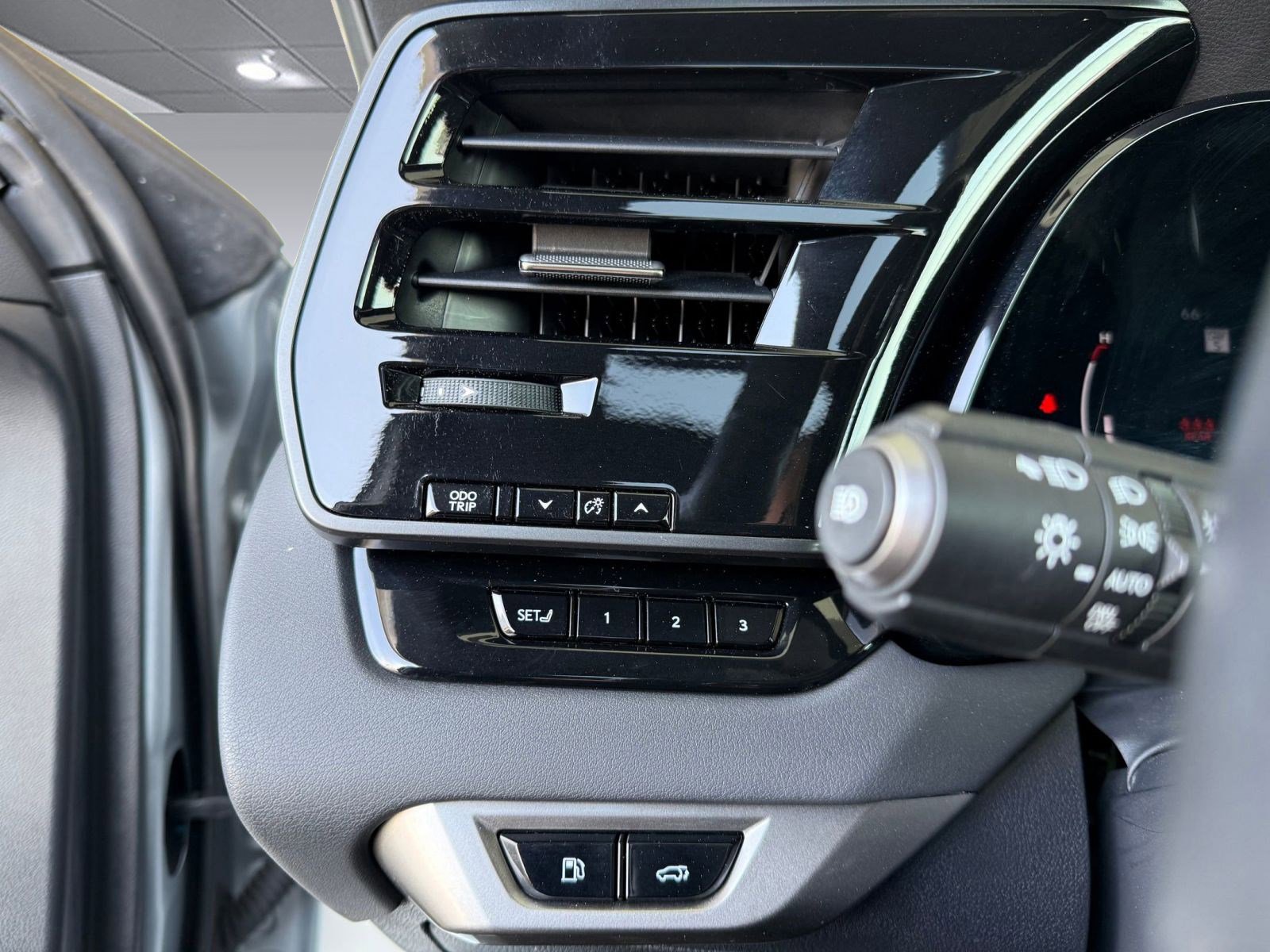 Used 2023 Lexus RX 350 FWD w/ Cold Area Package image 25