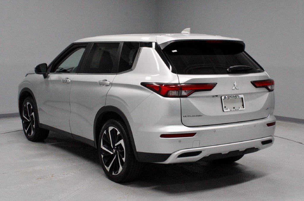 Used 2024 Mitsubishi Outlander SE AWD/4WD image 8