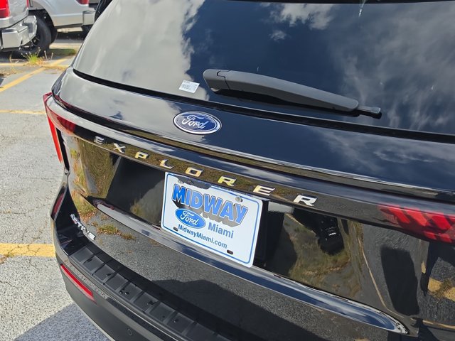 Certified 2025 Ford Explorer Active w/ Active Comfort Package RWD image 7