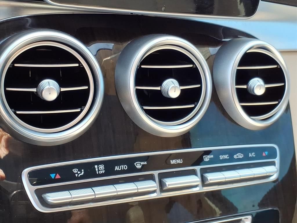 Used 2019 Mercedes-Benz GLC 300 4MATIC image 18