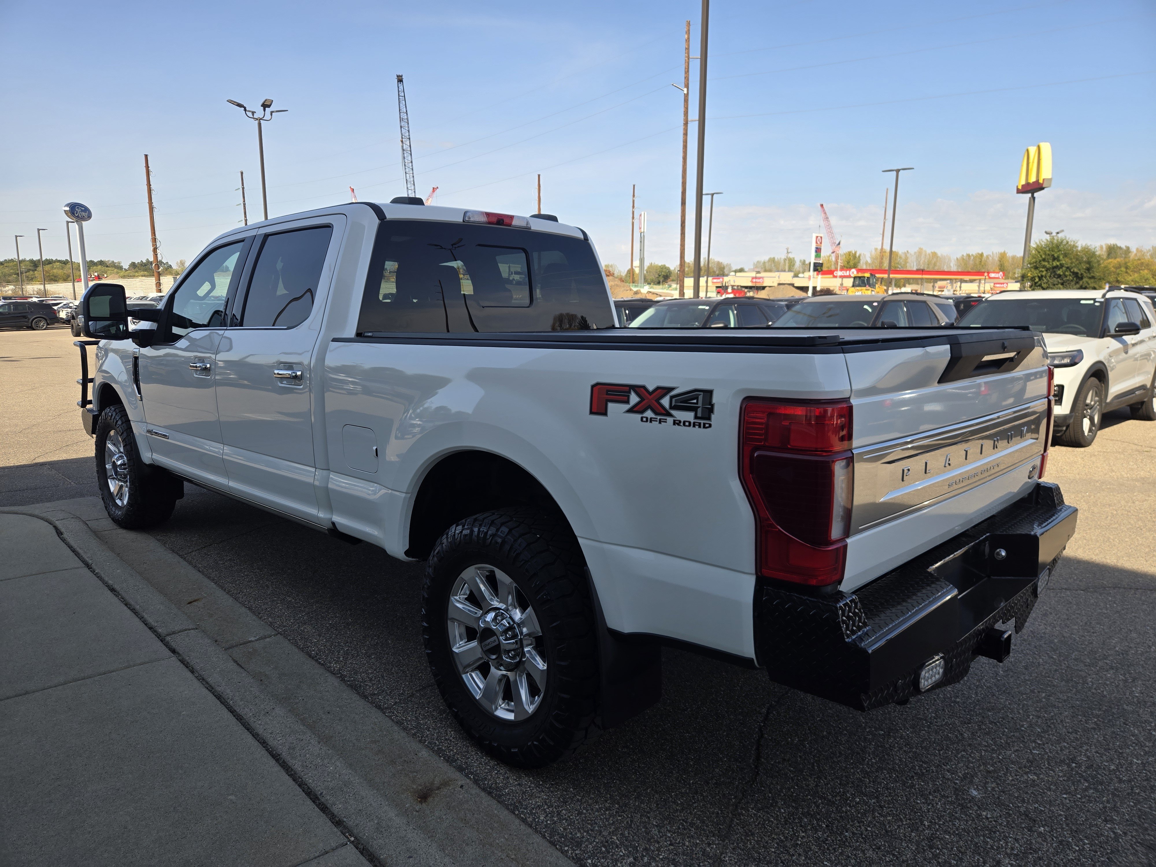 Certified 2022 Ford F250 Platinum w/ FX4 Off-Road Package AWD/4WD image 18