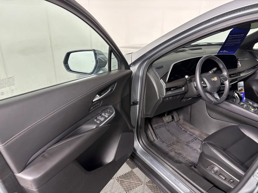 Used 2024 Cadillac XT4 Premium Luxury image 12