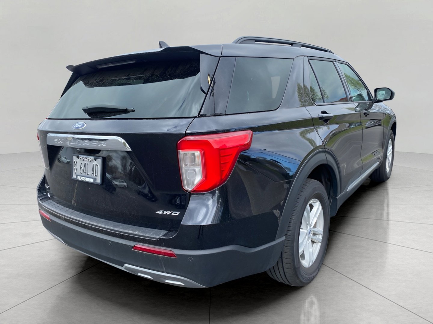 Certified 2024 Ford Explorer XLT w/ Equipment Group 202A AWD/4WD image 14