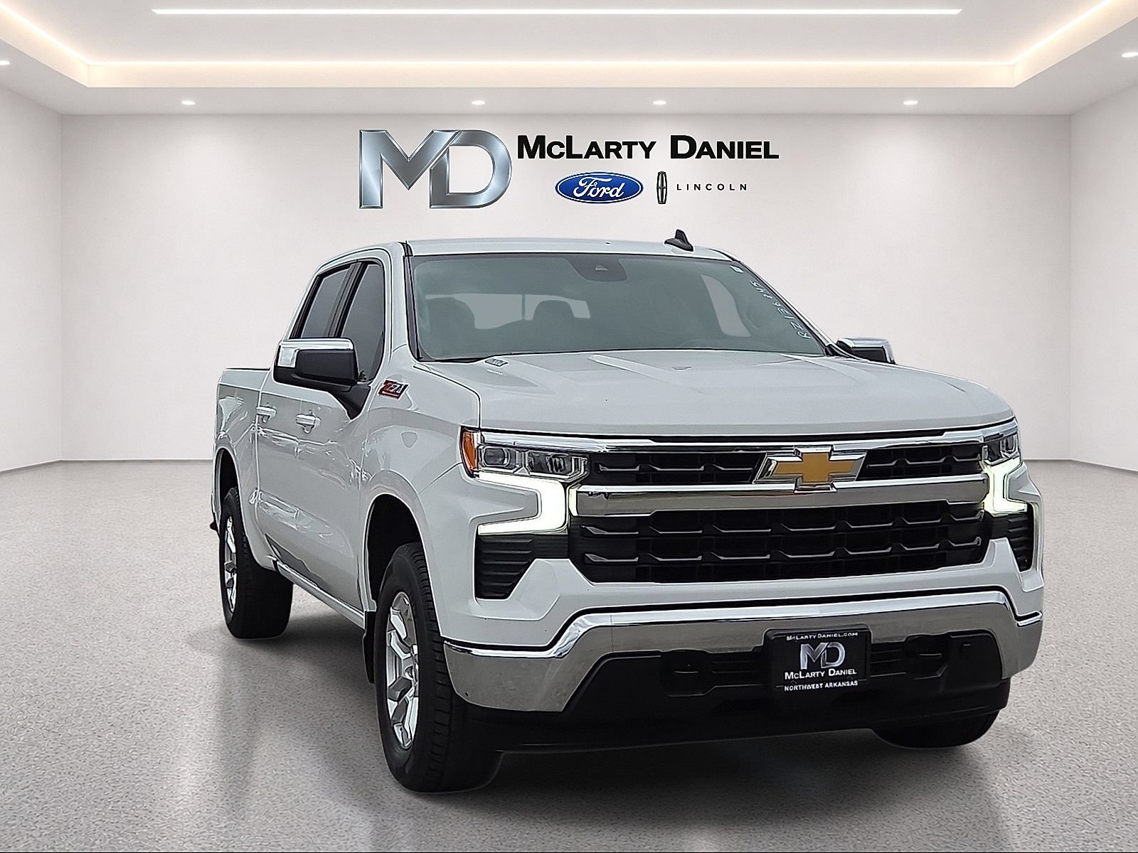 Used 2024 Chevrolet Silverado 1500 LT AWD/4WD image 1