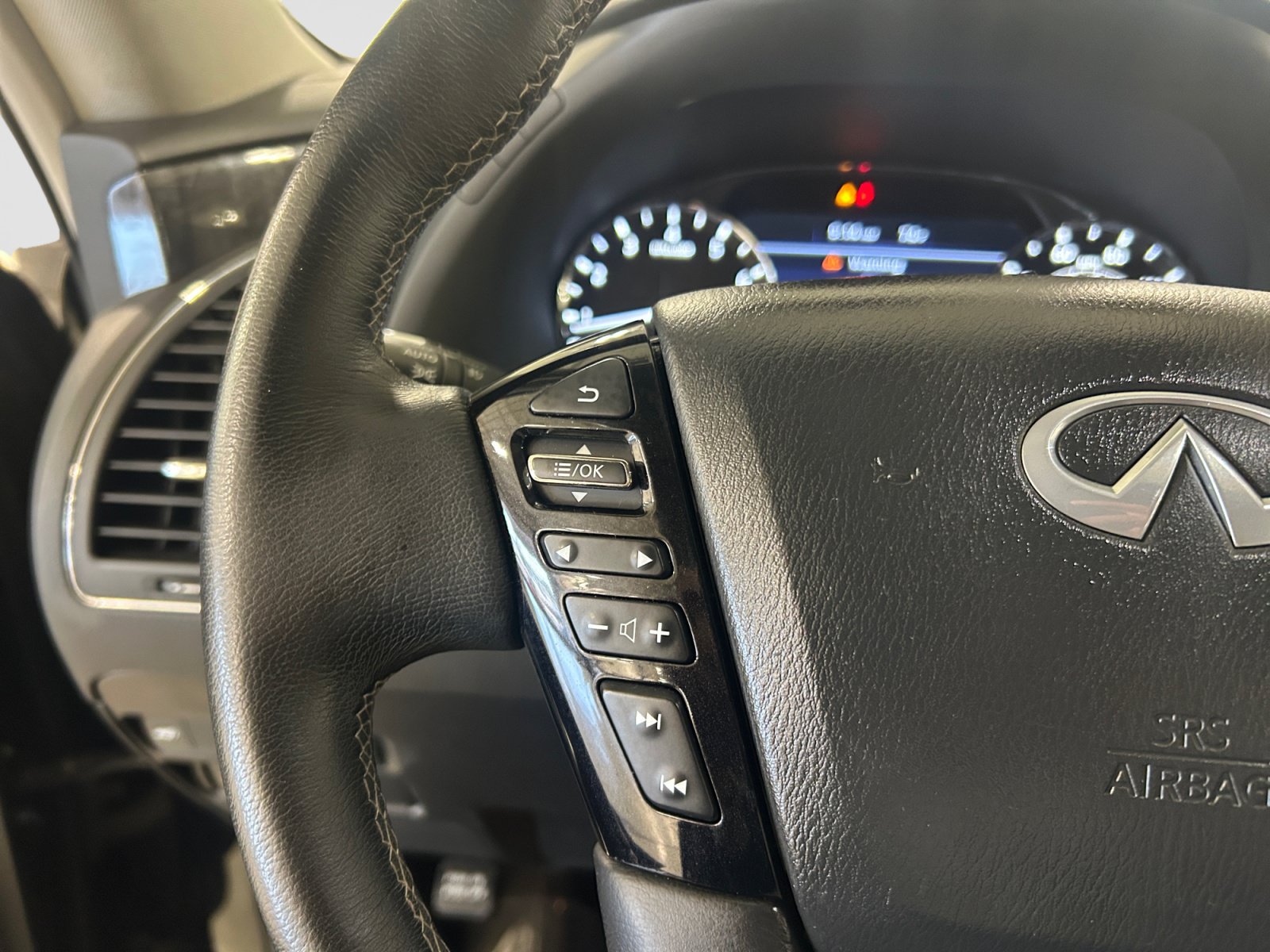 Used 2022 INFINITI QX80 Luxe AWD/4WD image 22