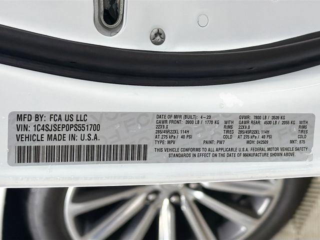 Used 2023 Jeep Grand Wagoneer L 4WD w/ Convenience Group III image 39