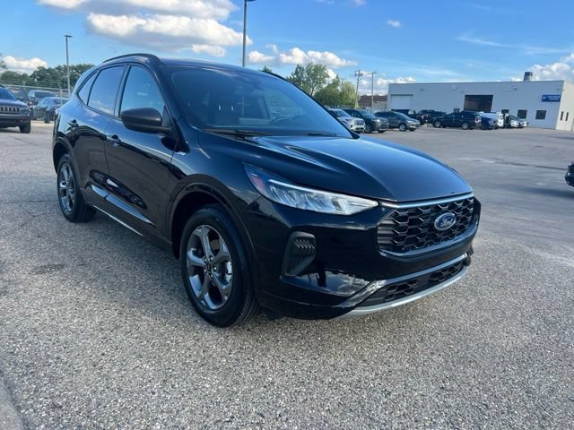 Certified 2024 Ford Escape ST-Line w/ Tech Pack #1 AWD/4WD image 3