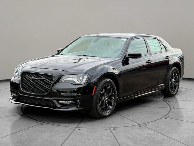 Used 2023 Chrysler 300 Touring L w/ Popular Equipment Group AWD/4WD image 3
