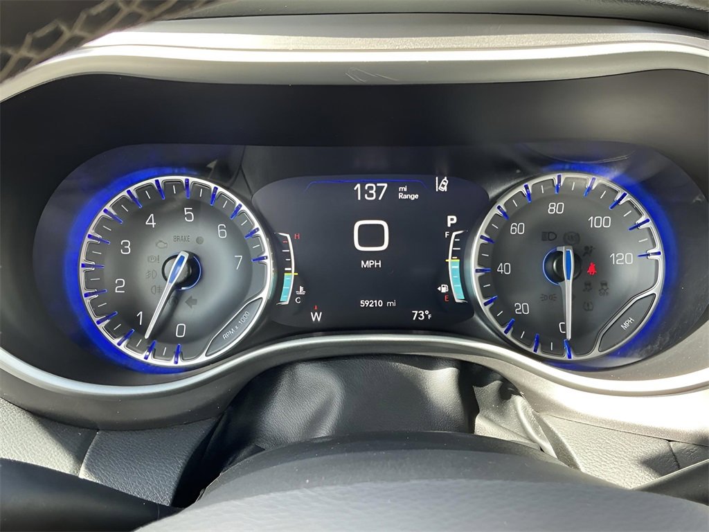 Used 2023 Chrysler Pacifica Touring-L image 29