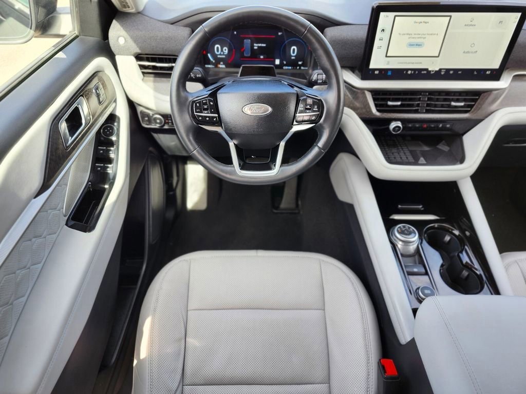 Certified 2025 Ford Explorer Platinum w/ LUX Leather Package image 13