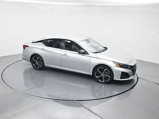 Used 2024 Nissan Altima 2.5 SR FWD image 40