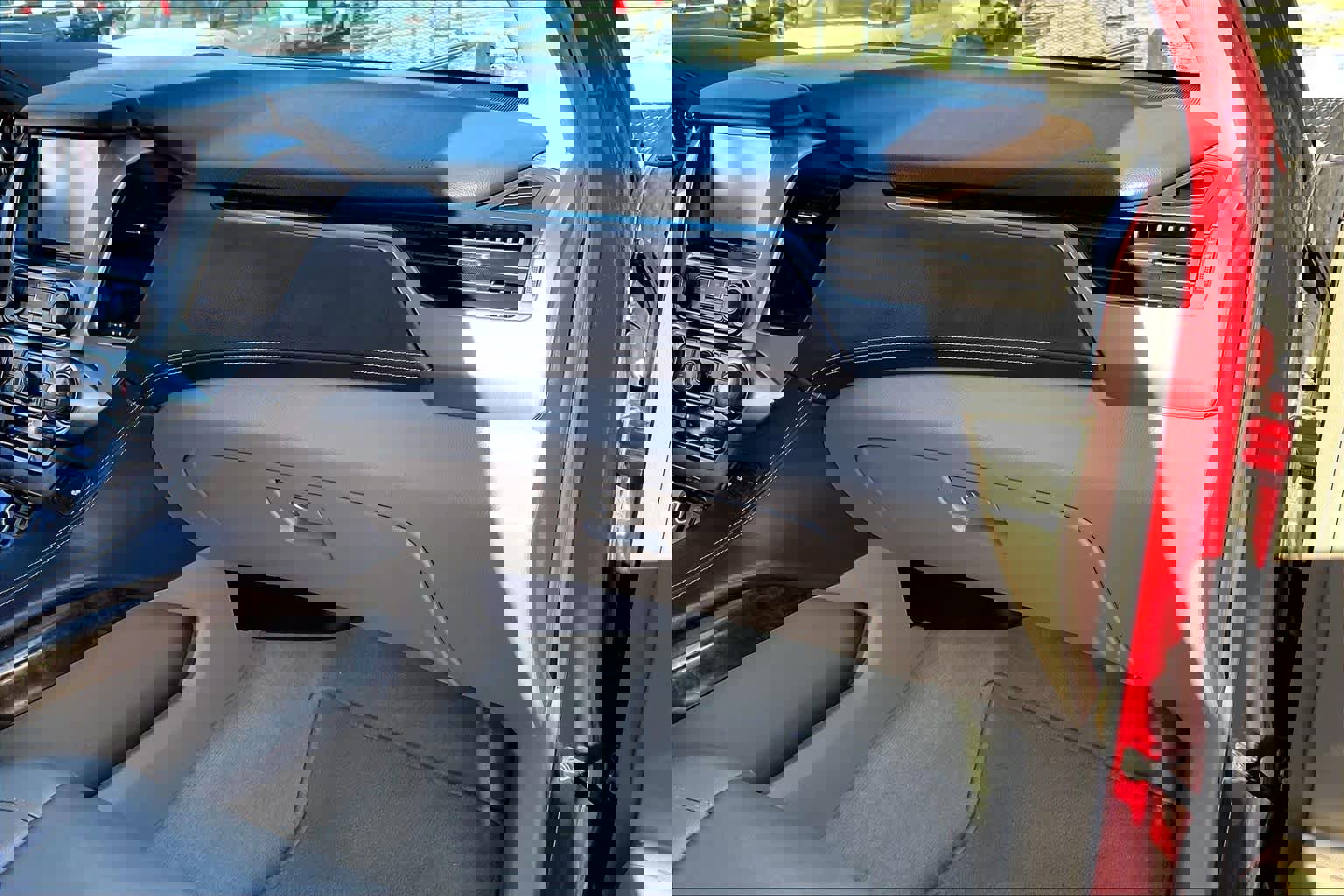 Used 2018 Chevrolet Tahoe LT image 16