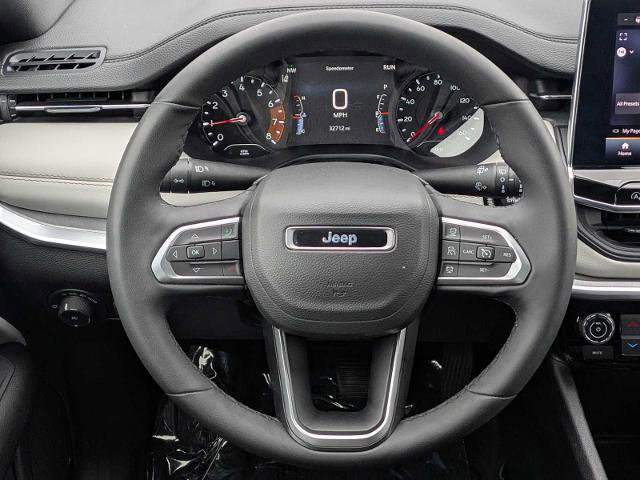 Used 2025 Jeep Compass Limited AWD/4WD image 25