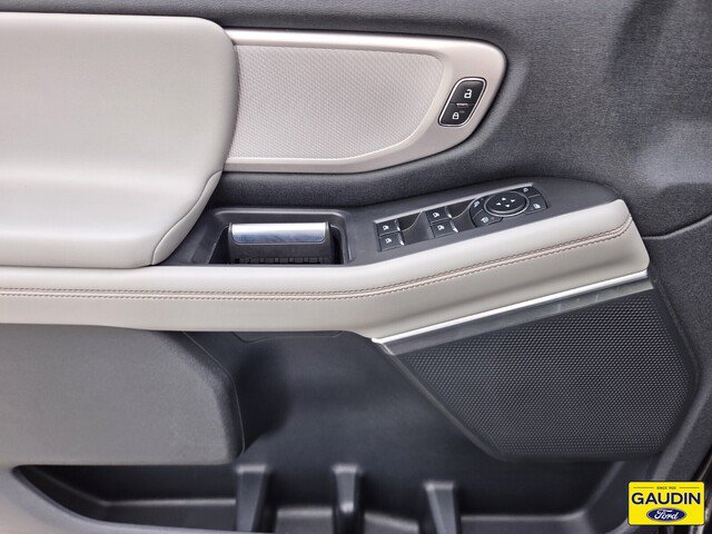 Certified 2025 Ford Expedition Active AWD/4WD image 19
