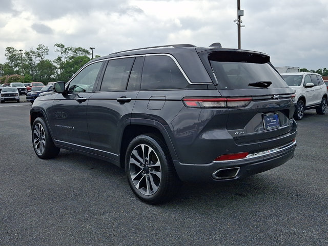 Used 2022 Jeep Grand Cherokee Overland w/ Luxury Tech Group IV AWD/4WD image 4