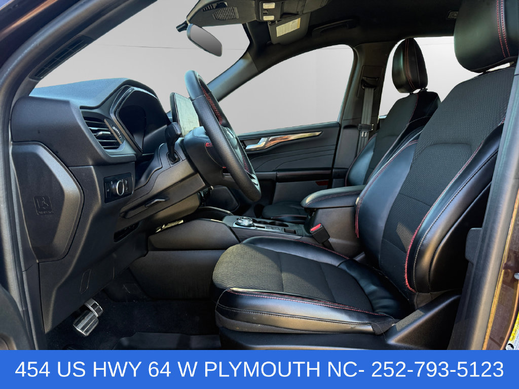 Certified 2023 Ford Escape ST-Line AWD/4WD image 9